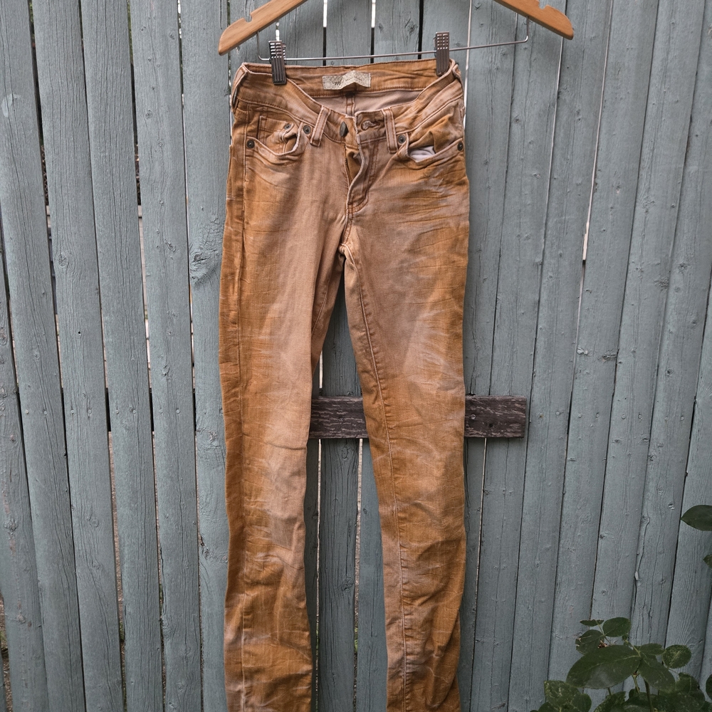 Women's Skinny Jeans in Tan